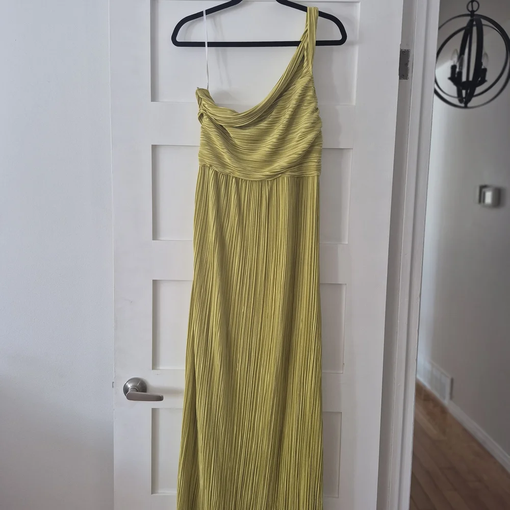 Lulu's One-Shoulder Pleated Dress in Mustard - Picture 4 of 6
